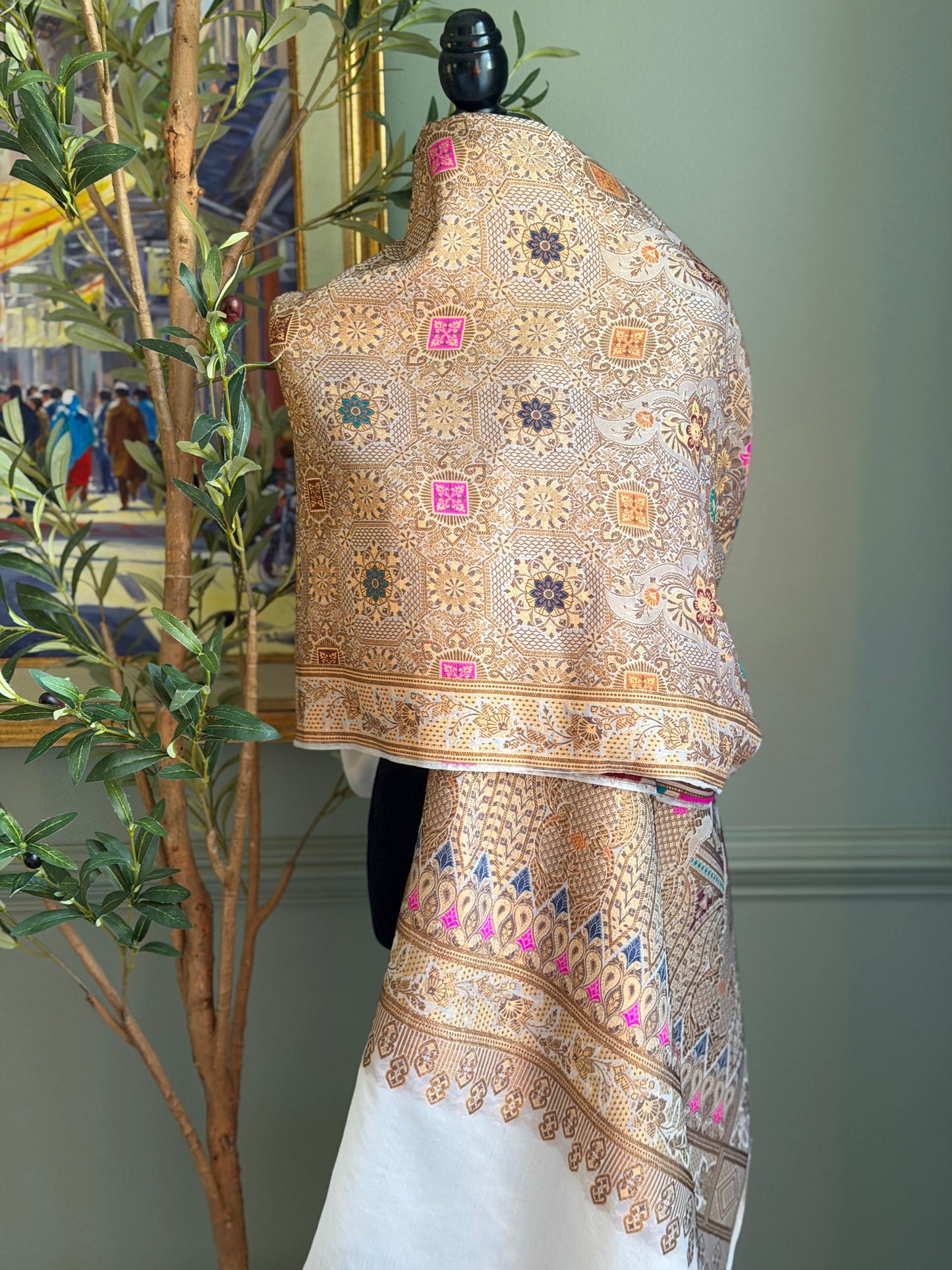 Snow Gold( Handloom Kimkhwab Banarsi)